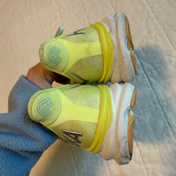 Hoka Clifton 9 Citrus Shoes - Picture 5 of 7